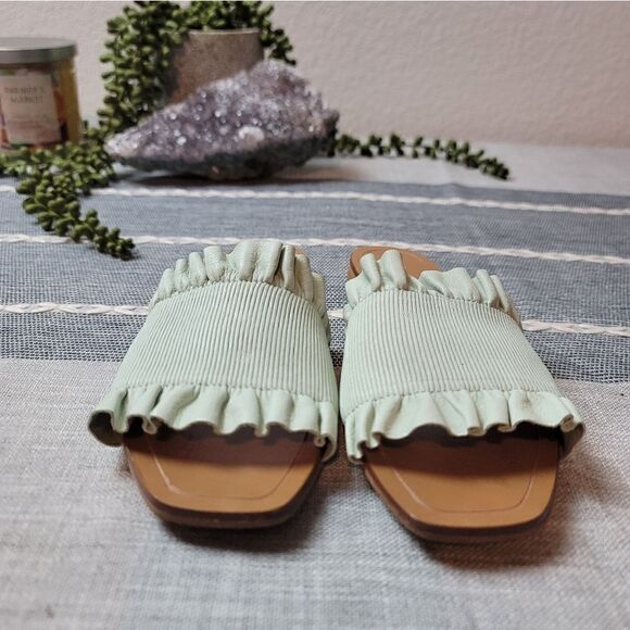 LEWIT Cassandra Ruffle Sandal - Picture 2 of 8